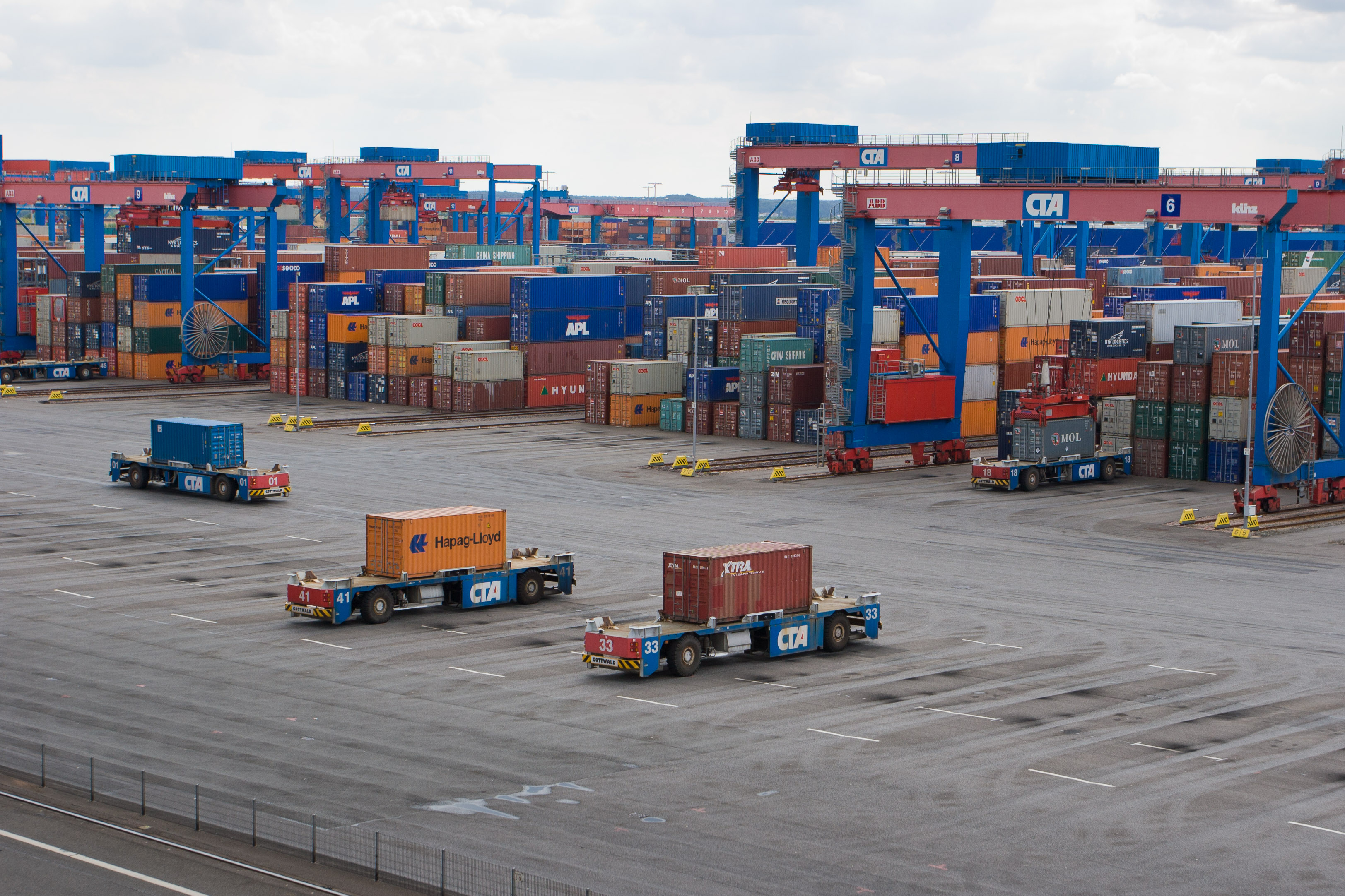 Energy storage systems for hybrid port equipment and electric vessel charging