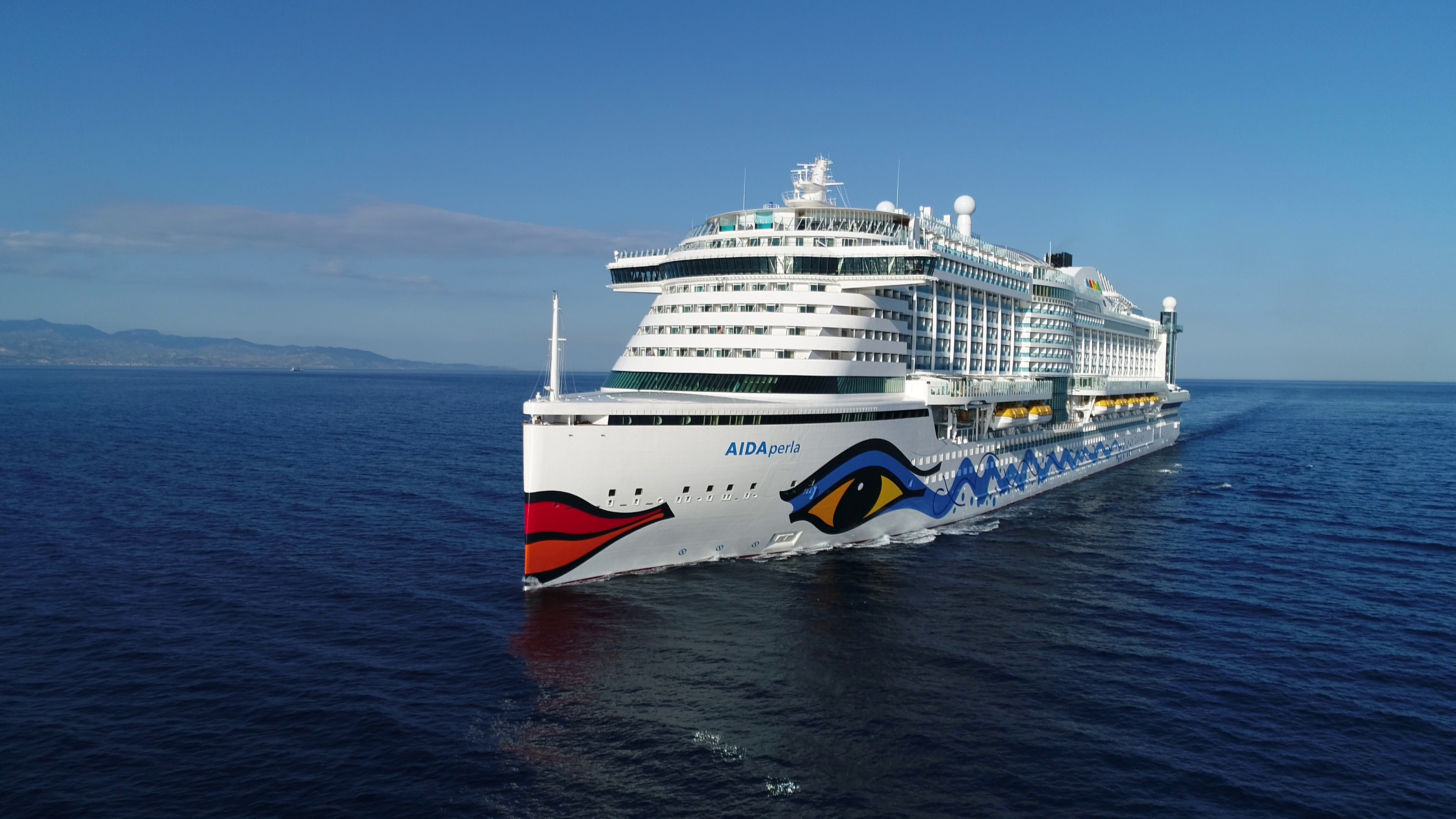 Energy storage and fuel cell systems for silent, clean and emissions-free cruising